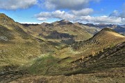 73 Spettacolare vista verso il Monte Mincucco colorato d'autunno e ( a sx) sulla Valle  delle Alpi Ponteranica  e Agheta 